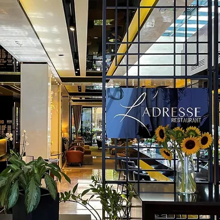 Saint Boutique Hotel, Small Luxury Готель
