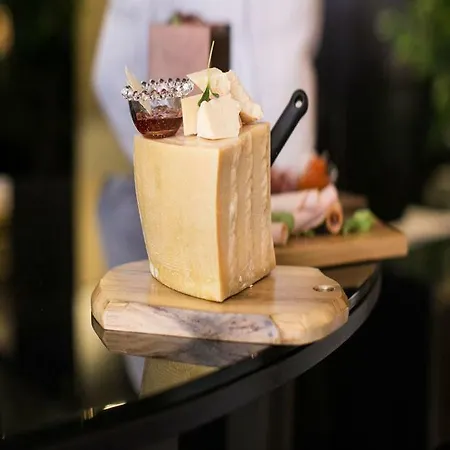 Saint Boutique Hotel, Small Luxury 5* Белград