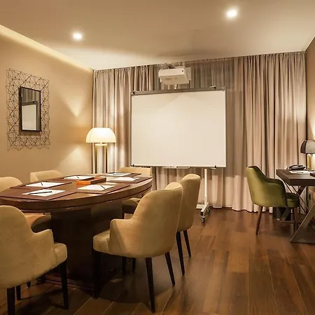Saint Boutique Hotel, Small Luxury Готель Белград